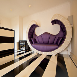 Elesgo Modern Black Laminate Flooring Super Gloss Extra Sensitive